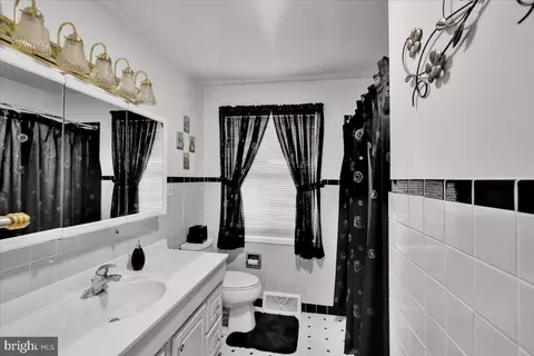 Bath - 1076 Freemansville Rd, Reading, PA 19607 photo 1 of 4