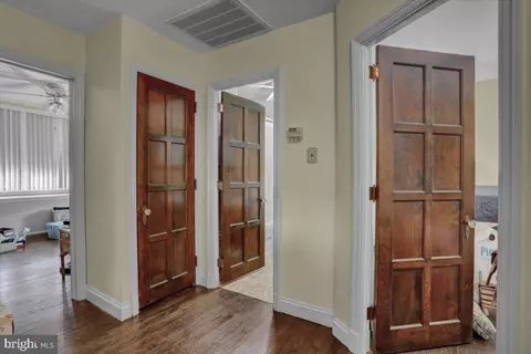 Entry Way - 1502 Bern St, Reading, PA 19604 photo 5 of 5