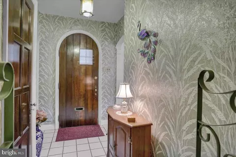 Entry Way - 1502 Bern St, Reading, PA 19604 photo 1 of 5