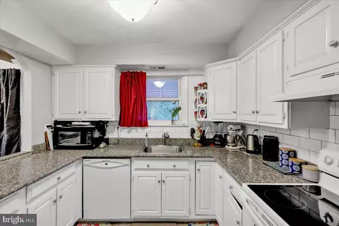 Kitchen - 1153 Fox Run, Reading, PA 19606 photo 2 of 2