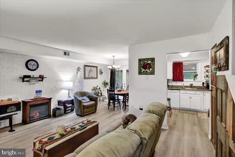 Entry Way - 1153 Fox Run, Reading, PA 19606 photo 2 of 2