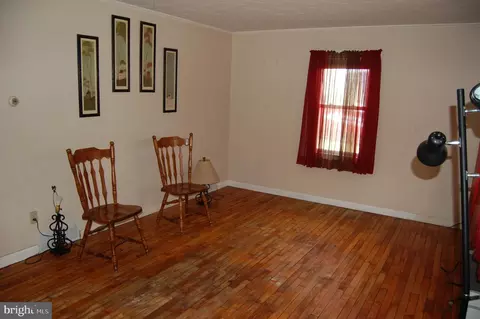 Living - 230 Walnut Rd, Reading, PA 19606 photo 2 of 3