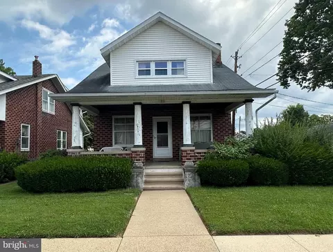 31 N Waverly St, Shillington, PA 19607