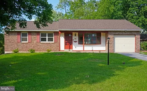 733 Fernwood Dr, Douglassville, PA 19518