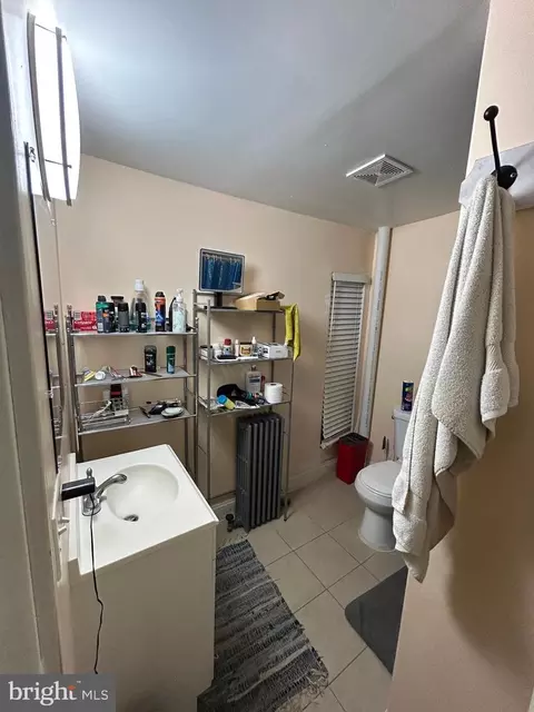 Bath - 310 Cedar St, Reading, PA 19601 photo 1 of 1