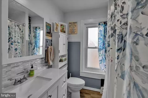 Bath - 142 Washington St, Reading, PA 19607 photo 1 of 1