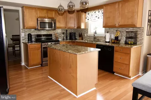 422 S Sandy Ln, Reading, PA 19608 photo 3