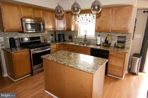422 S Sandy Ln, Reading, PA 19608 photo 2
