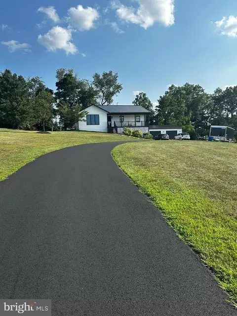 2 Pleasant Dr, Bernville, PA 19506