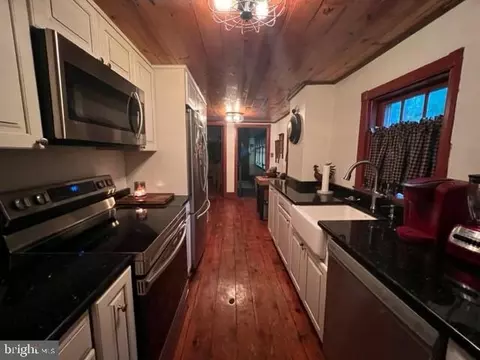 Entry Way - 821 Sheerlund Rd, Reading, PA 19607 photo 2 of 2