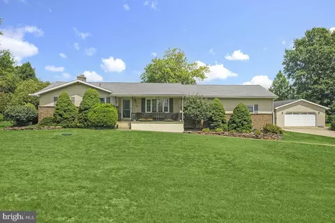 1623 Fairview Dr, Leesport, PA 19533