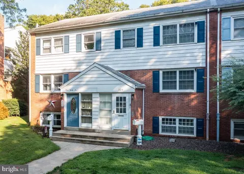 324 Playground Dr, Reading, PA 19611