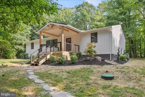 2 Ruby Ln, Morgantown, PA 19543