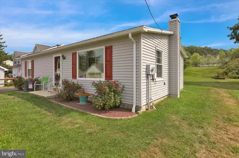 450 W Oak Ave, Robesonia, PA 19551