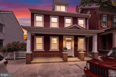 311 W High St, Womelsdorf, PA 19567