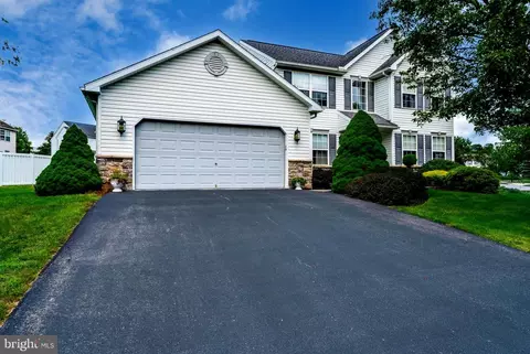 419 Colonial Ct, Blandon, PA 19510