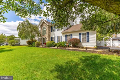 7 Calkins Dr, Reading, PA 19606