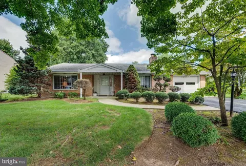 34 Dorchester Dr, Wyomissing, PA 19610