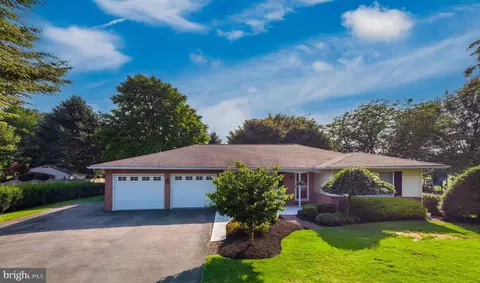 28 Loose Ln, Leesport, PA 19533