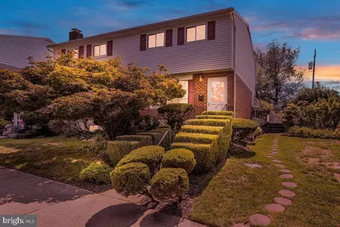 910 N 7th St, Wyomissing, PA 19610