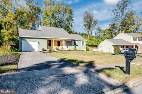 10 Matthew Dr, Reading, PA 19608