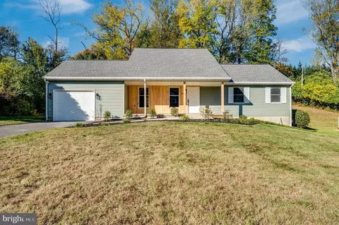 10 Matthew Dr, Reading, PA 19608 photo 2