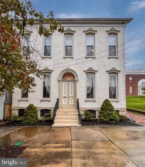 238 W High St, Womelsdorf, PA 19567