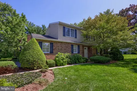 35 Devonshire Dr, Wyomissing, PA 19610