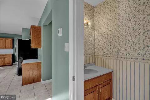 Entry Way - 10 Virginia Ave, Sinking Spring, PA 19608 photo 3 of 5