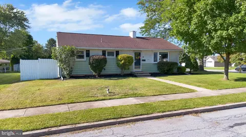401 Caloric Cir, Topton, PA 19562