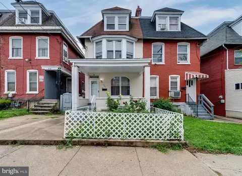 820 Gordon St, Reading, PA 19601 photo 2