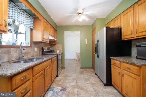 3 S Riverside Dr, Reading, PA 19605 photo 10