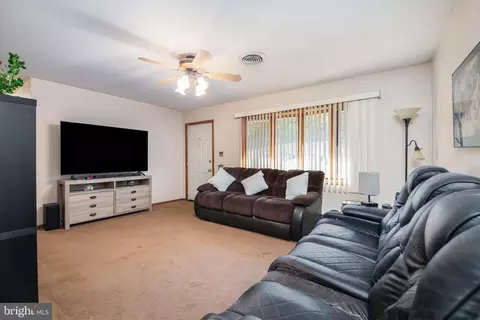 3 S Riverside Dr, Reading, PA 19605 photo 6