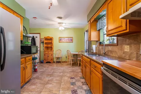 3 S Riverside Dr, Reading, PA 19605 photo 9