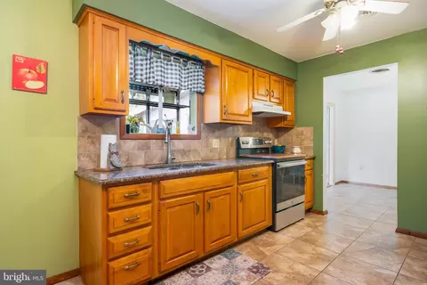 3 S Riverside Dr, Reading, PA 19605 photo 8