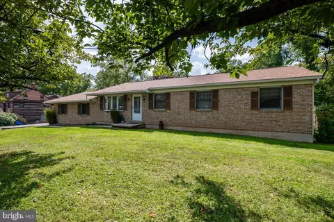 3 S Riverside Dr, Reading, PA 19605 photo 2