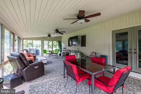 3 S Riverside Dr, Reading, PA 19605 photo 15