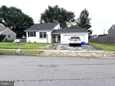 445 Pomander Ave, Reading, PA 19606