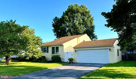 4957 Quince Dr, Reading, PA 19606