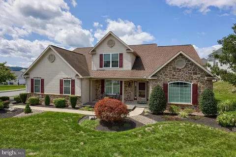 57 Lengle Ave, Wernersville, PA 19565