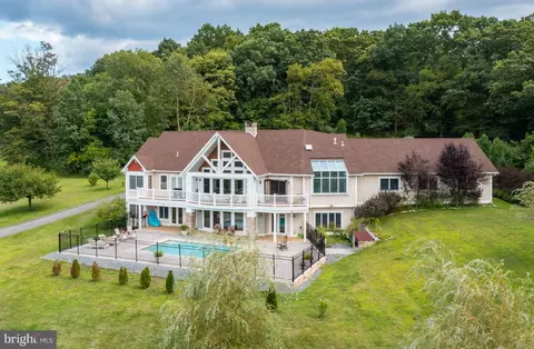 1368 Fritztown Rd, Reinholds, PA 17569