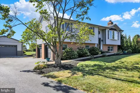 12 Clover Ct, Leesport, PA 19533
