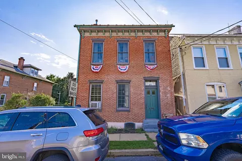 42 N Main St, Topton, PA 19562