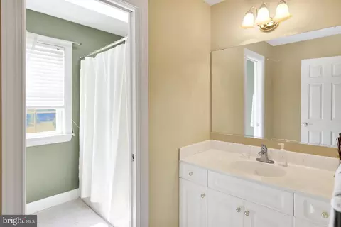 Bath - 151 N Cacoosing Dr, Reading, PA 19608 photo 3 of 3