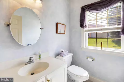 Bath - 151 N Cacoosing Dr, Reading, PA 19608 photo 2 of 3