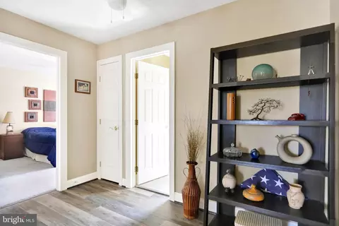 Entry Way - 151 N Cacoosing Dr, Reading, PA 19608 photo 2 of 4