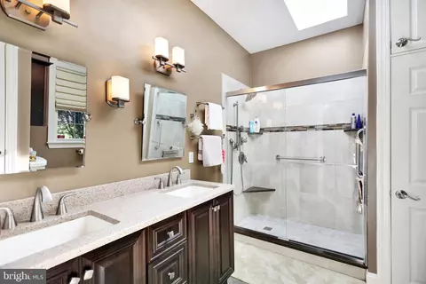 Bath - 151 N Cacoosing Dr, Reading, PA 19608 photo 1 of 3