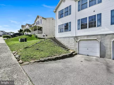 610 Frederick St, Reading, PA 19608 photo 2