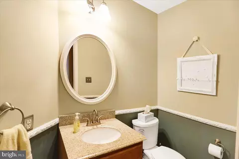 Bath - 907 Billy Dr, Sinking Spring, PA 19608 photo 3 of 4
