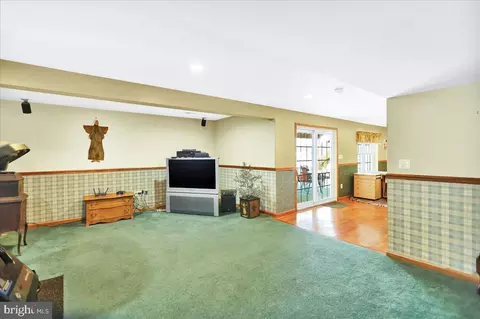 Living - 907 Billy Dr, Sinking Spring, PA 19608 photo 3 of 4